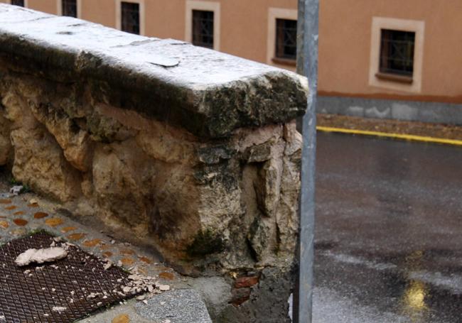 Daños en el muro.