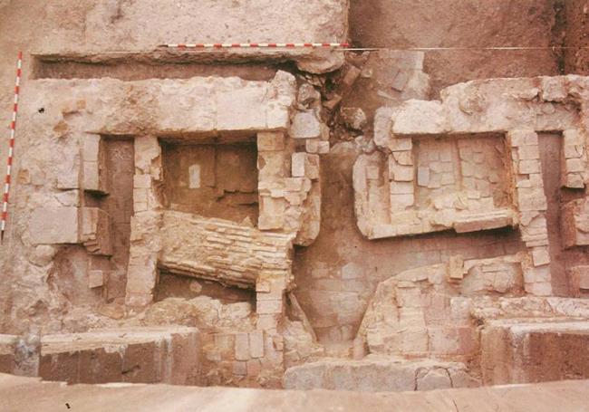 Excavaciones arqueológicas en el claustro de Bulas del monasterio en 1990.