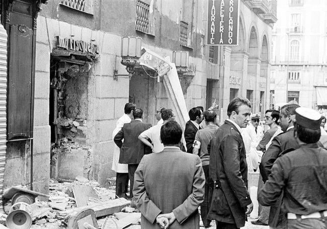 Fachada de la cafetería Rolando después de la explosión.