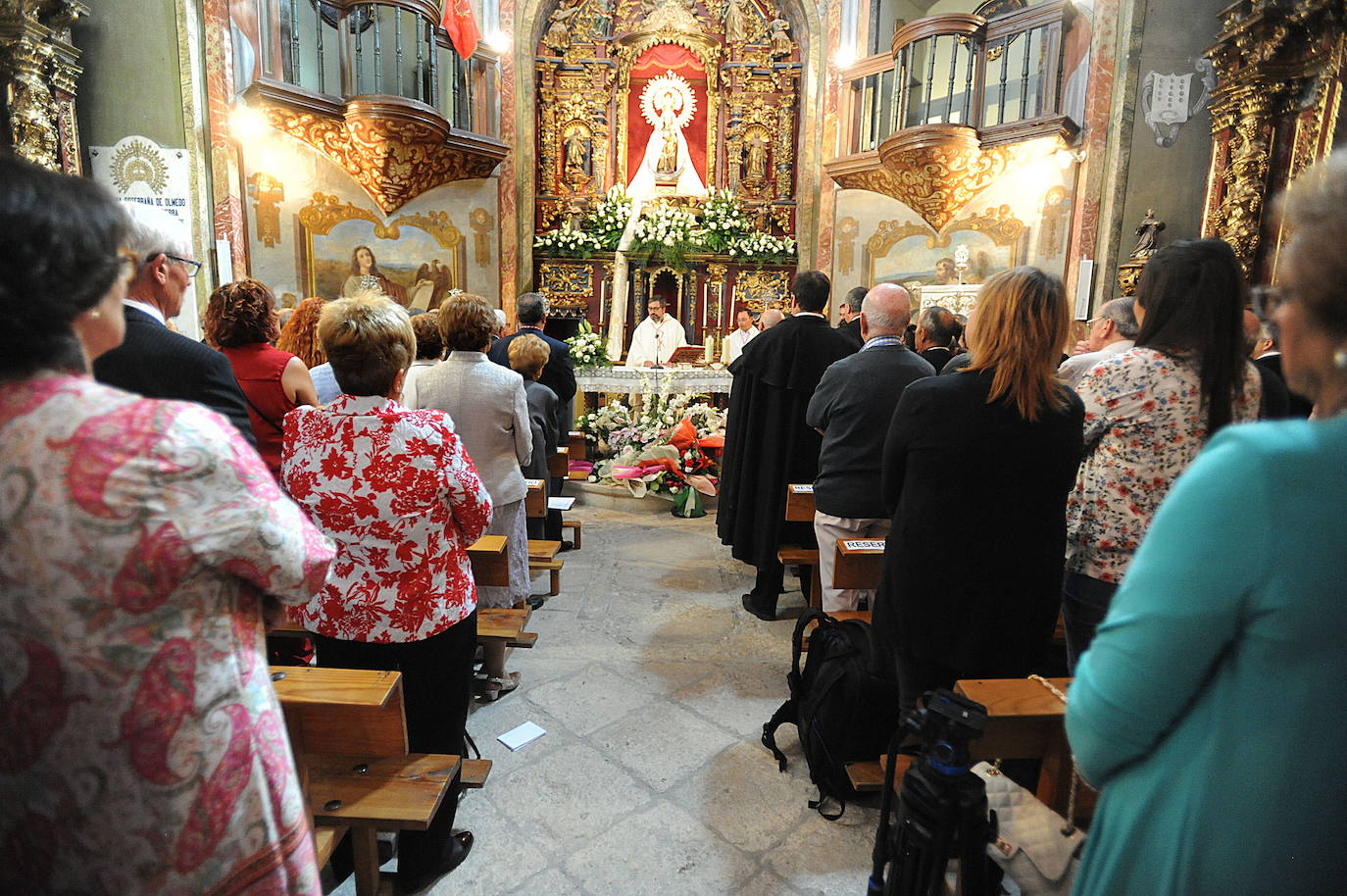 Misa en la iglesia de la cripta de Soterraña