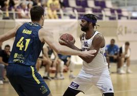 Lucas N'Guessan, que vuelve tras superar un proceso gripal, ante radic (Ourense) en el amistoso de pretemporada.