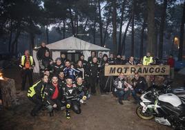 Socios del motoclub Motrancos, con sede en Cantalejo, este viernes en la concentración invernal.