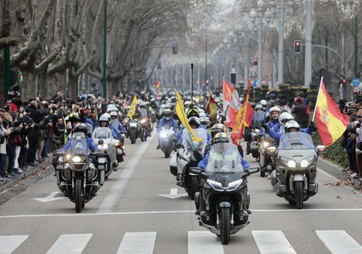 Imagen del desfile de banderas en Pingüinos 2023.