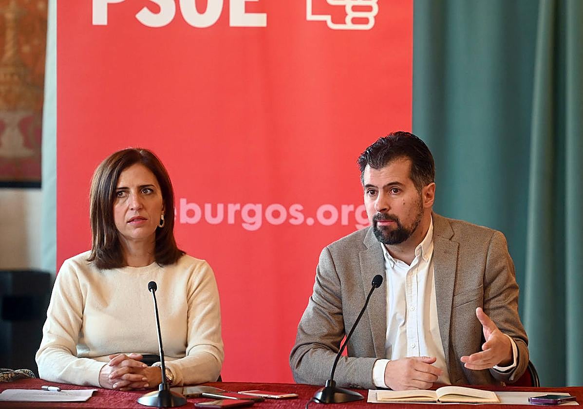 Luis Tudanca, este viernes junto a la secretaria general del PSOE de Burgos, Esther Peña.