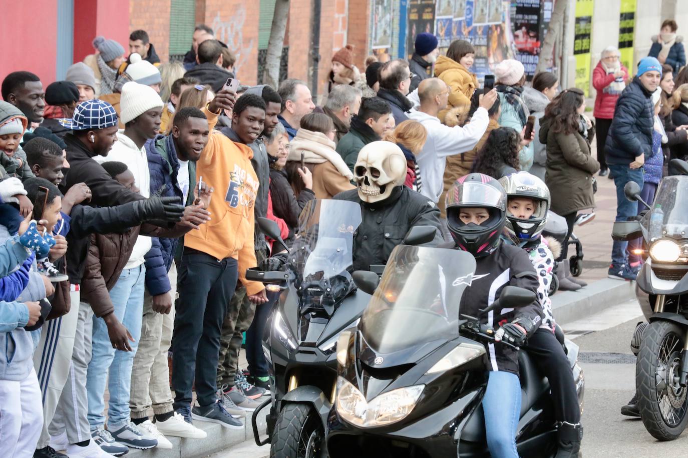 El desfile de banderas de Pingüinos, en imágenes (1/2)