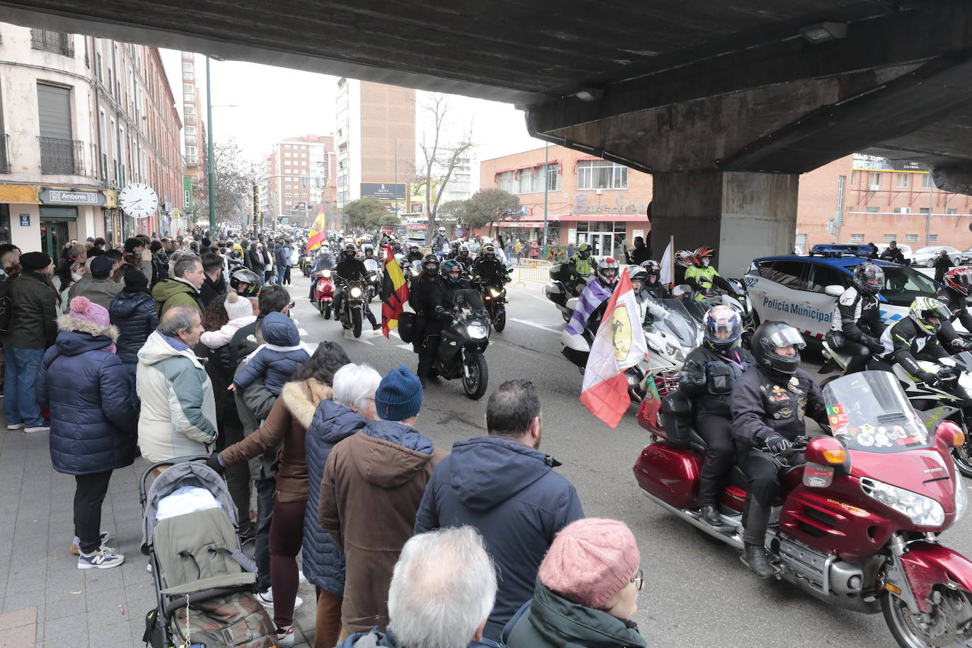 El desfile de banderas de Pingüinos, en imágenes (1/2)