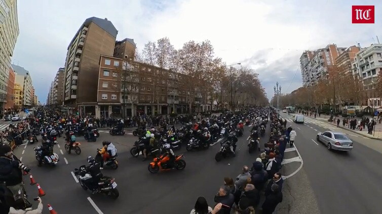 Miles de motoristas recorren Valladolid en el Desfile de Banderas de Pingüinos