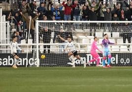 El equipo burgalés celebra el primer gol del partido.