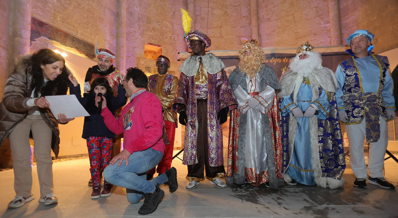 Los Reyes Magos se despiden en Becerril