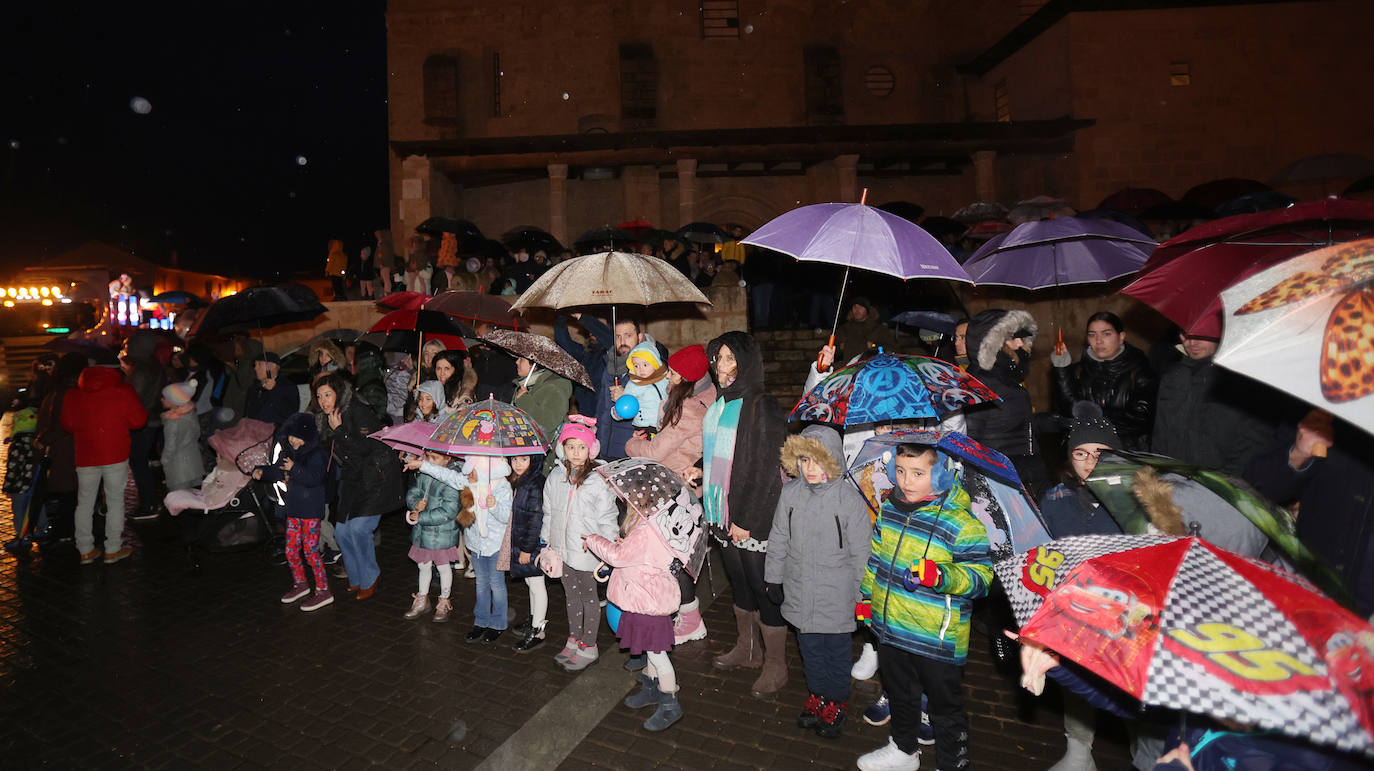 Los Reyes Magos se despiden en Becerril