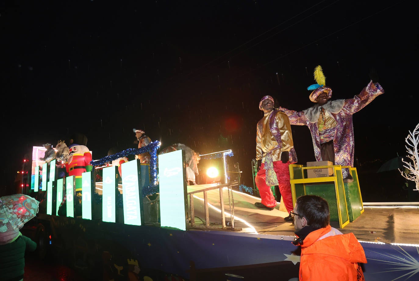 Los Reyes Magos se despiden en Becerril