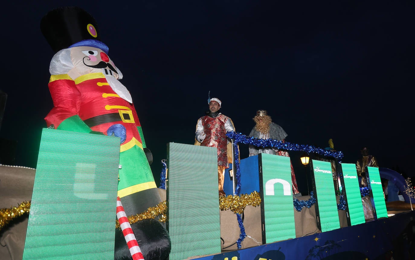 Los Reyes Magos se despiden en Becerril