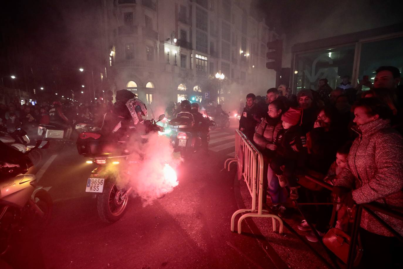 El desfile de antorchas de Pingüinos, en imágenes