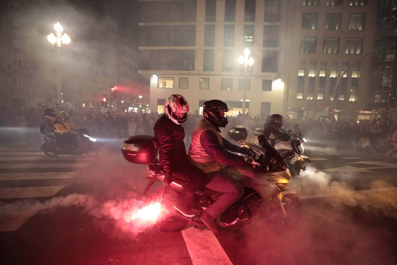 El desfile de antorchas de Pingüinos, en imágenes