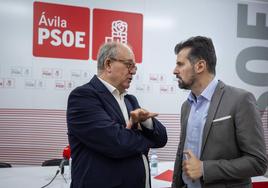 Luis Tudanca, con el secretario general del PSOE de Ávila, Jesús Caro.