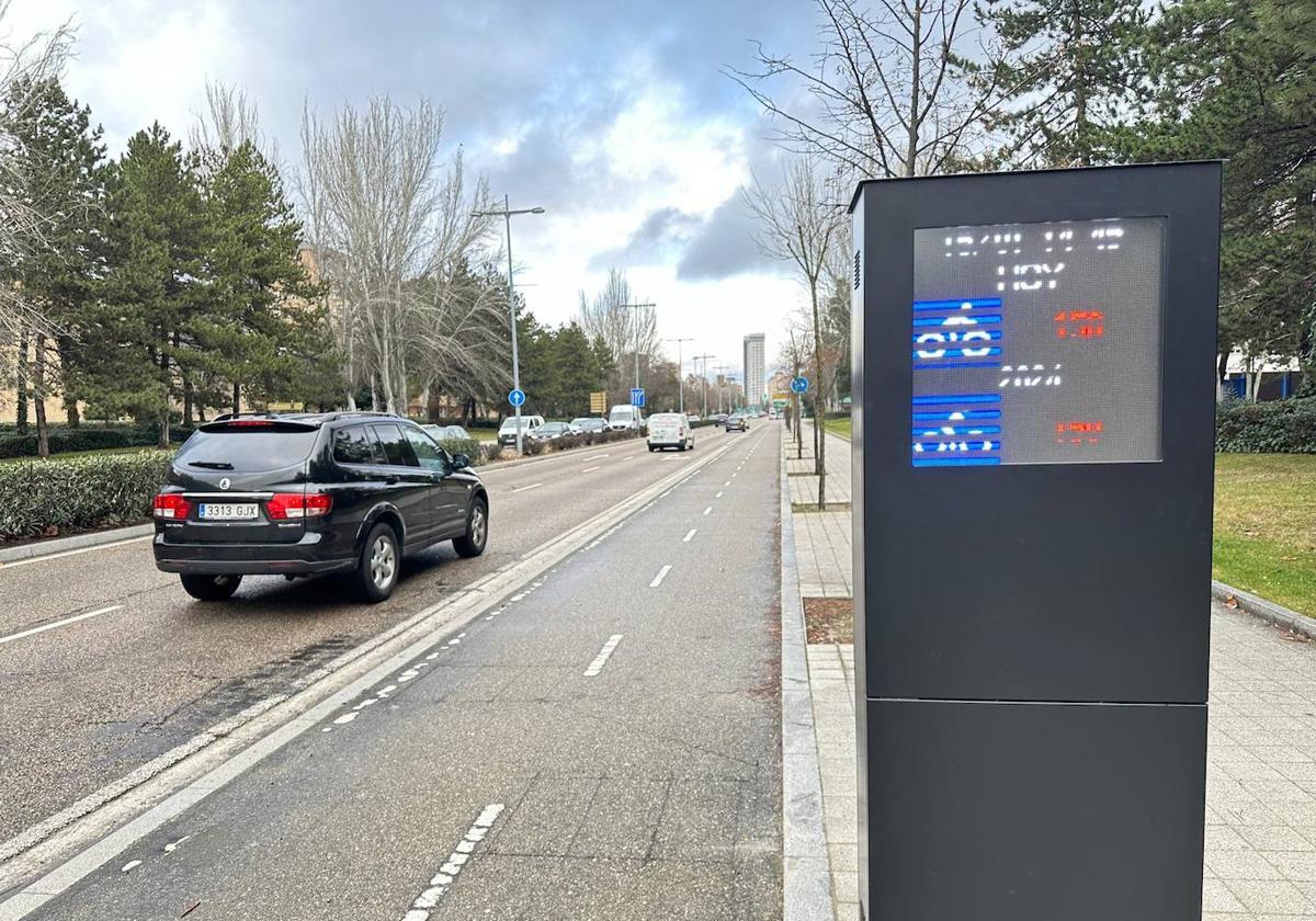 El nuevo aforador instalado en la avenida de Salamanca.