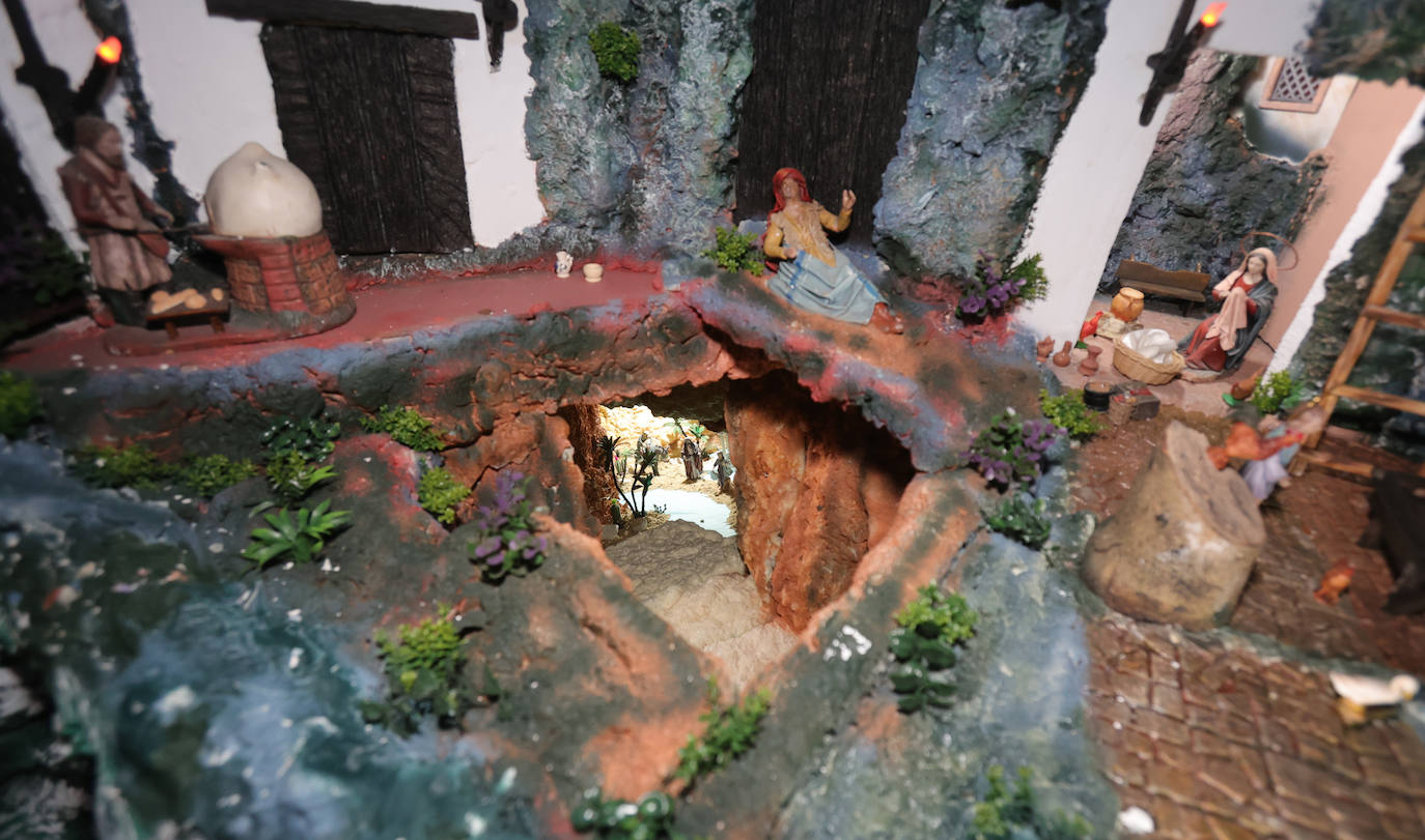 La cueva que alberga un belén en una residencia de Palencia