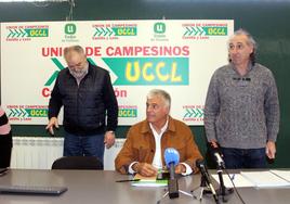 Valentín García, coordinador de la Unión de Campesinos en Valladolid; Luis Cortés, coordinador estatal de Unión de Uniones y Jesús Manuel González Palacín, coordinador de UCCL en Castilla y León.