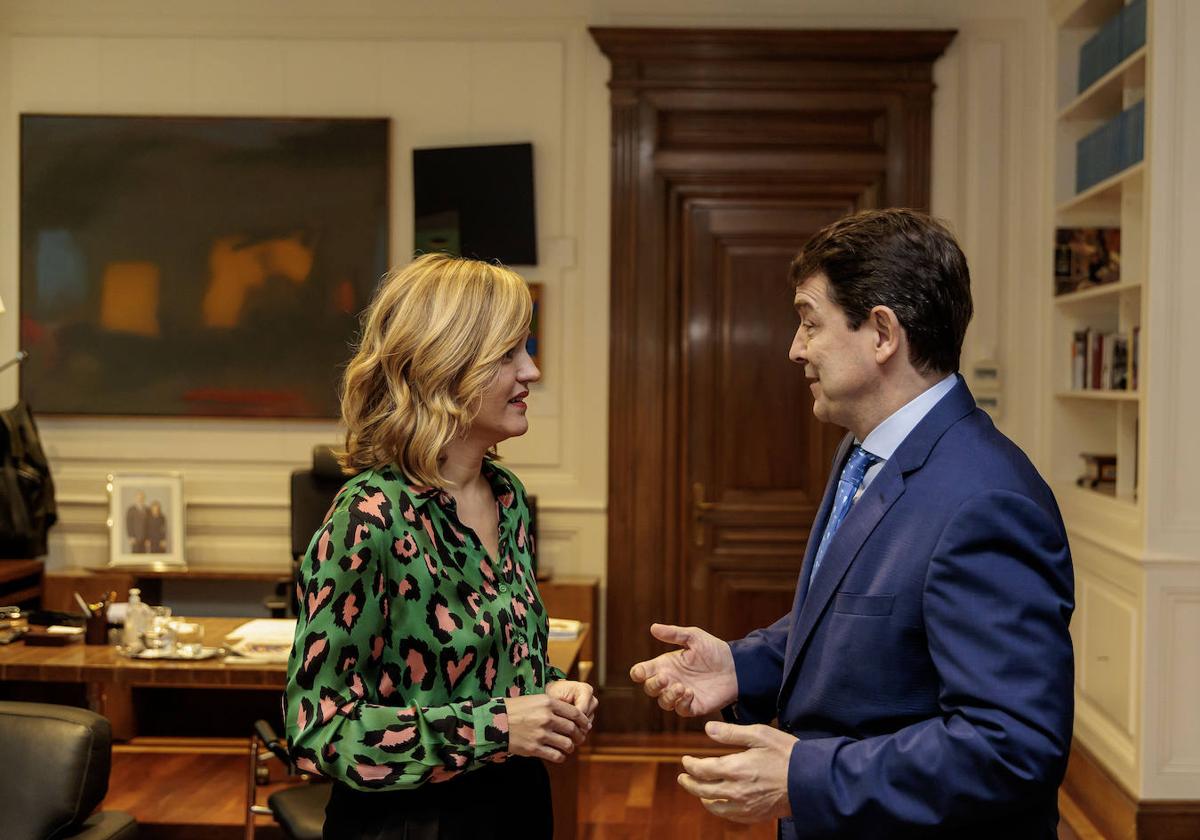 La ministra Pilar Alegría y el presidente de la Junta de Castilla y León, Alfonso Fernández Mañueco.