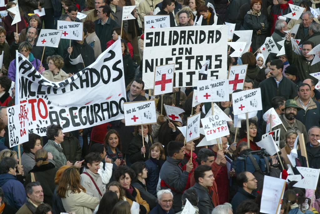 Protestas contra el macrocentro del barrio de Girón en 2001 y 2002.