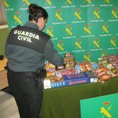 La Guardia Civil inspecciona comercios de venta de material pirotécnico en Valladolid