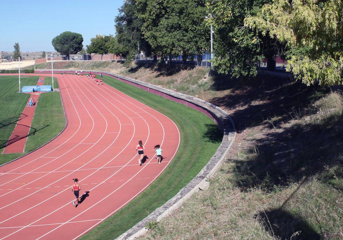 Espacio previsto, junto a las pistas Antonio Prieto, para el módulo cubierto de atletismo.