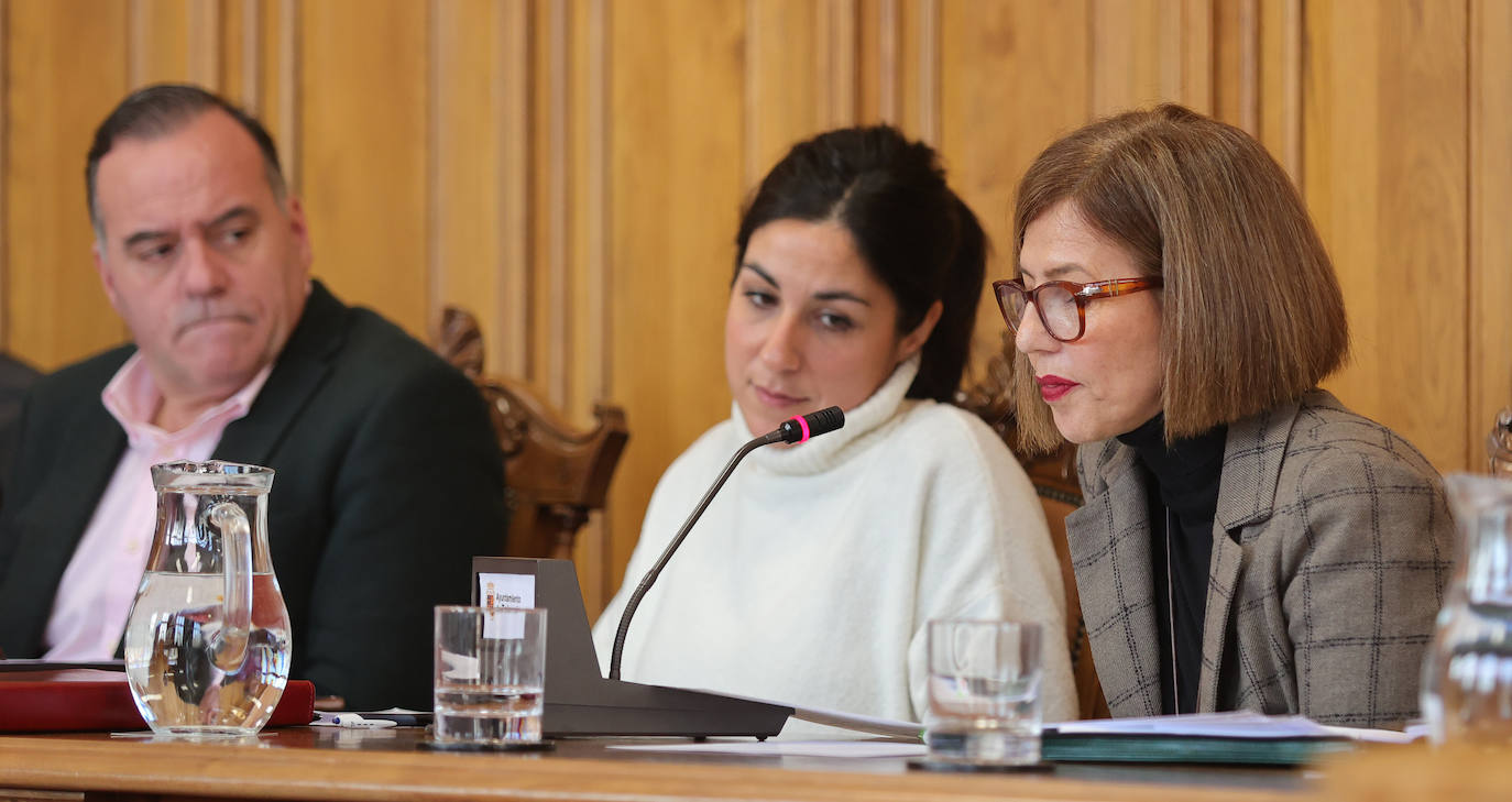 Los concejales de Vamos Palencia, Domiciano Curiel, Marta Font y Maribel Contreras.