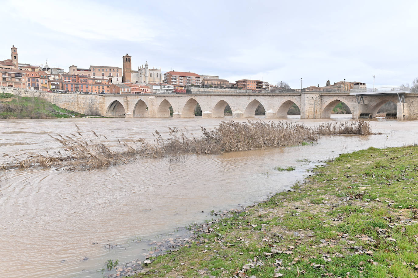 El río Duero a su paso por Tordesillas.