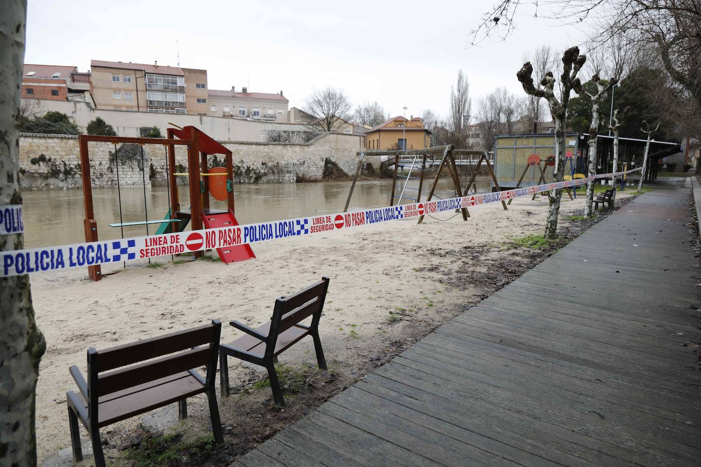 Precinto al borde del Duratón en Peñafiel.