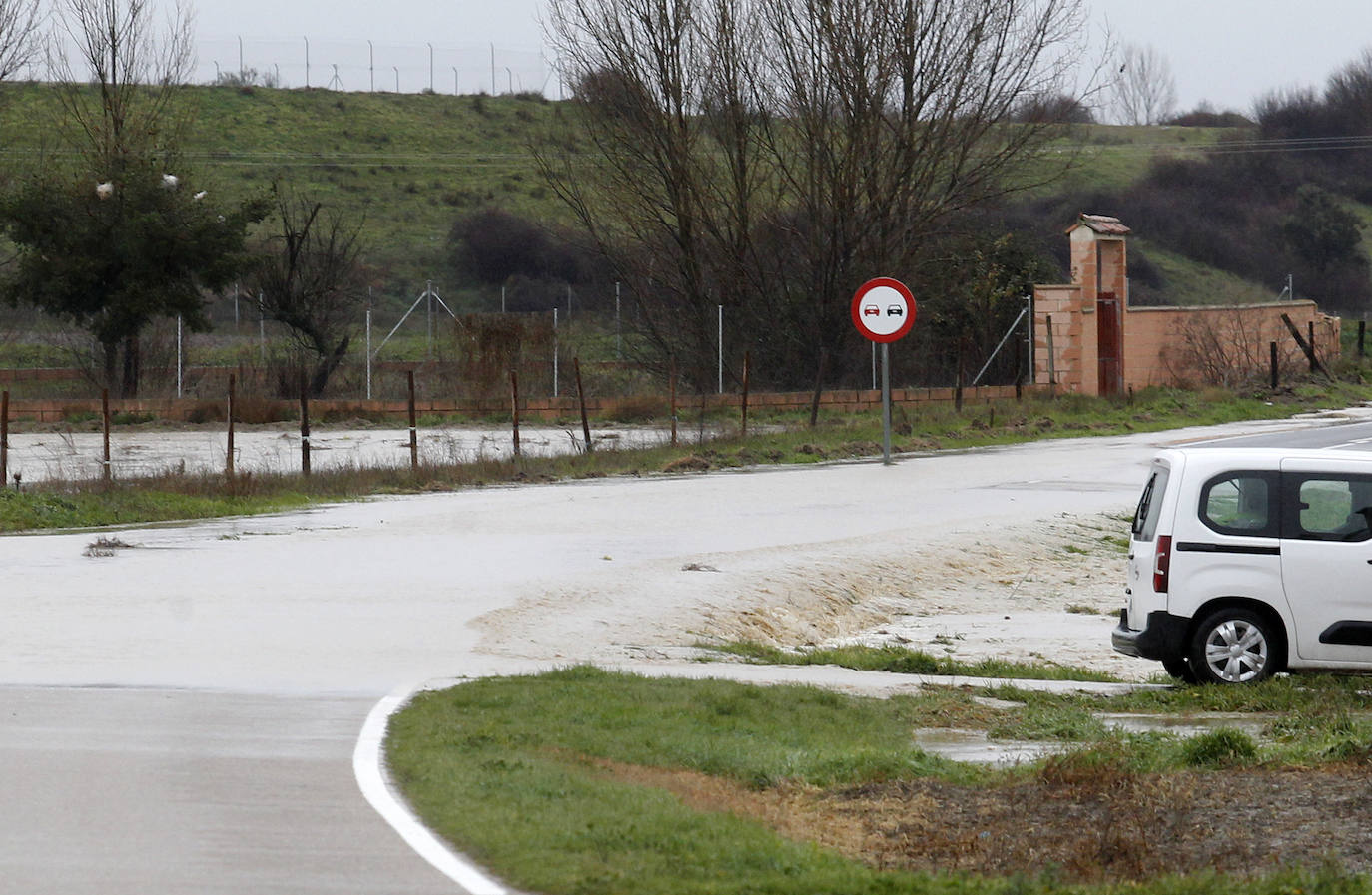 La crecida del Eresma en Hontanares y Carbonero, en imágenes