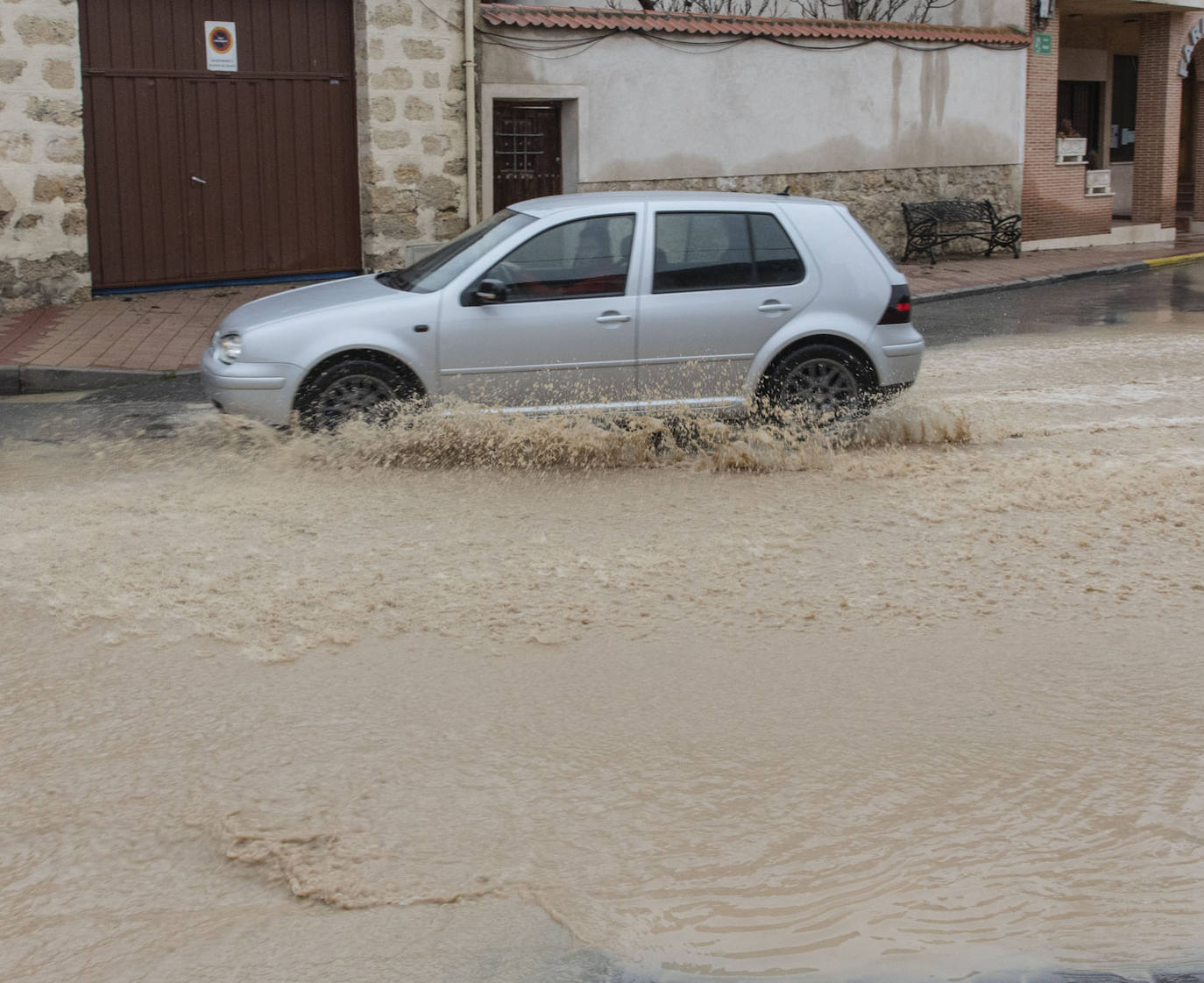 La inundación en Valverde del Majano, en imágenes