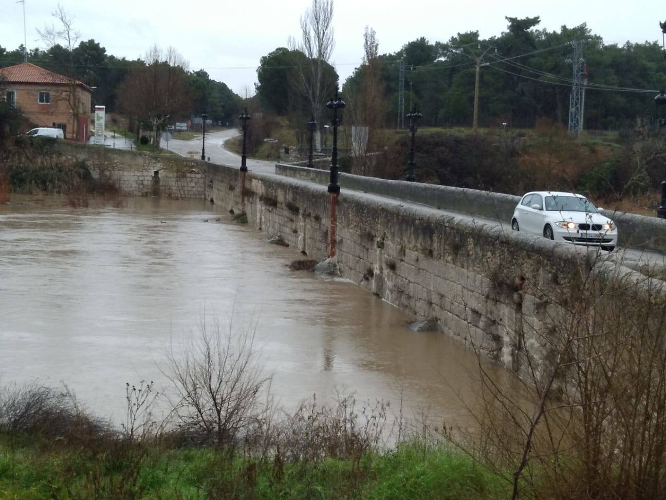 El río Cega a su paso por el municipio de Mojados.