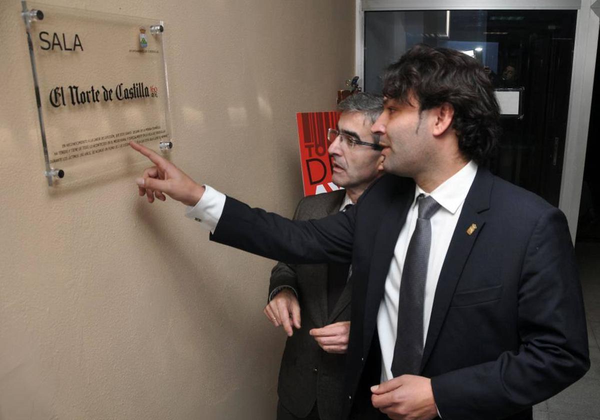 El entonces alcalde de Tordesillas, José Antonio González Poncela (PSOE), durante la inauguración de la sala El Norte de Castilla en 2014.