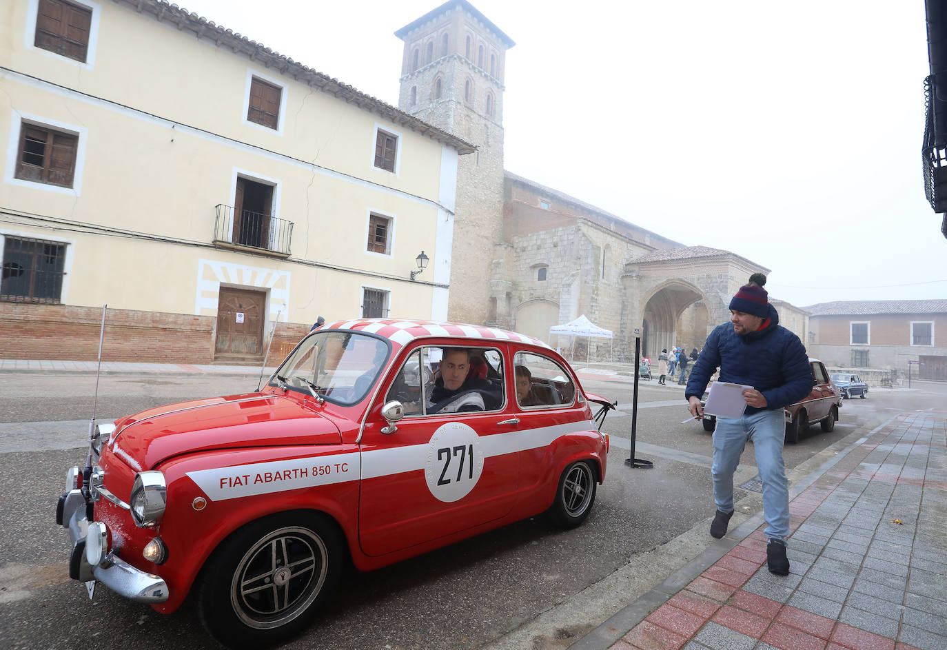 Concentración de coches clásicos en Paredes de Nava