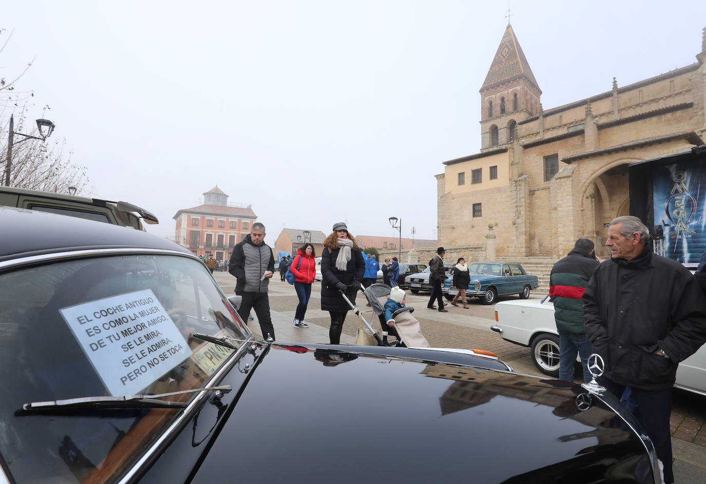 Concentración de coches clásicos en Paredes de Nava