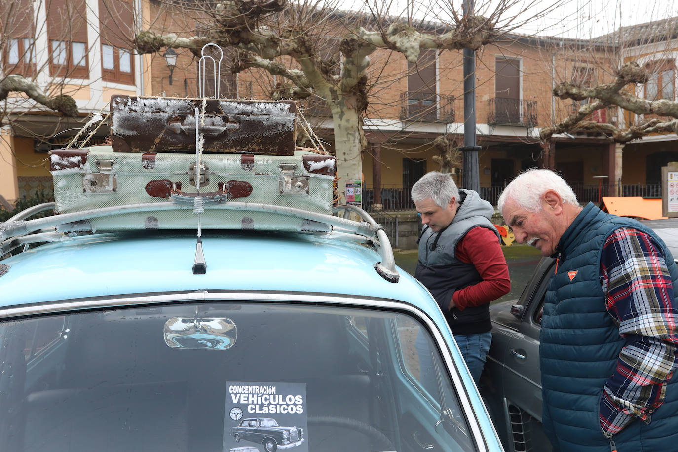 Concentración de coches clásicos en Paredes de Nava