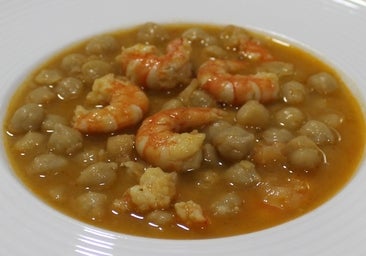 Garbanzos con langostinos