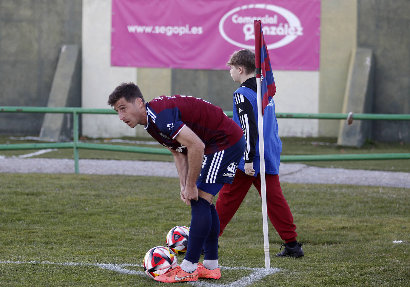 El empate de la Segoviana ante el Navalcarnero, en imágenes