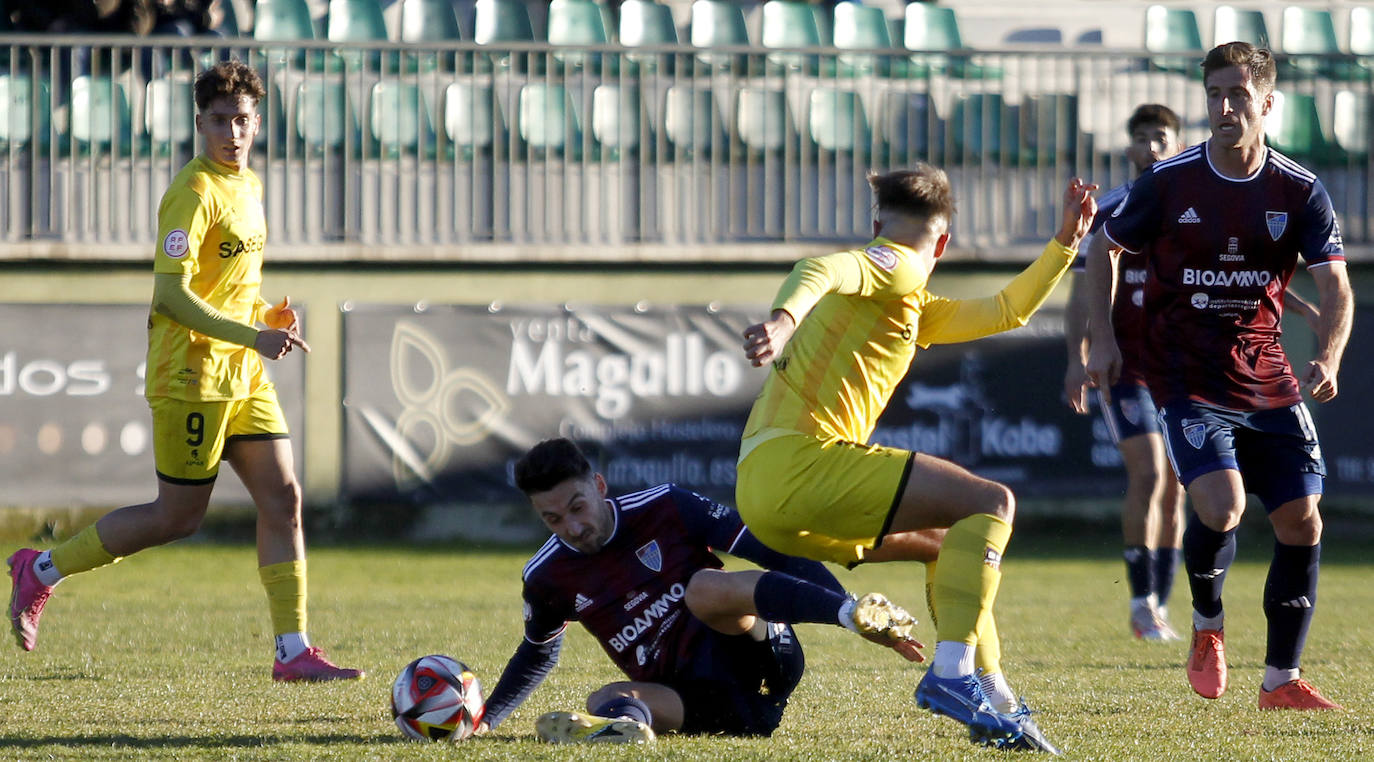 El empate de la Segoviana ante el Navalcarnero, en imágenes