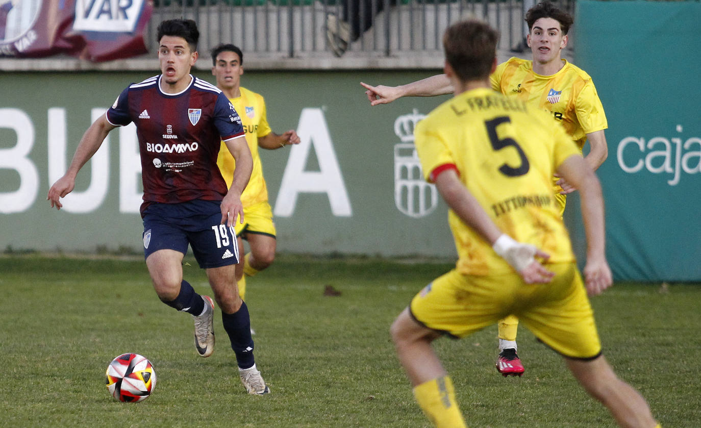 El empate de la Segoviana ante el Navalcarnero, en imágenes