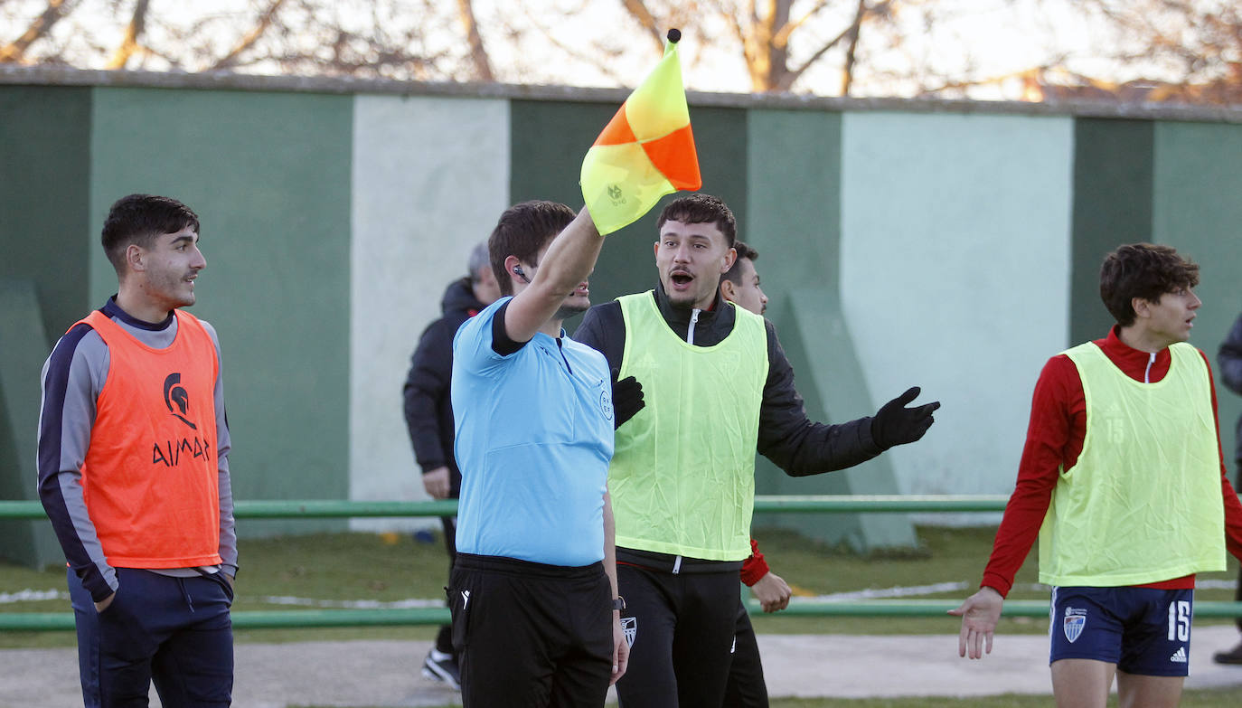 El empate de la Segoviana ante el Navalcarnero, en imágenes