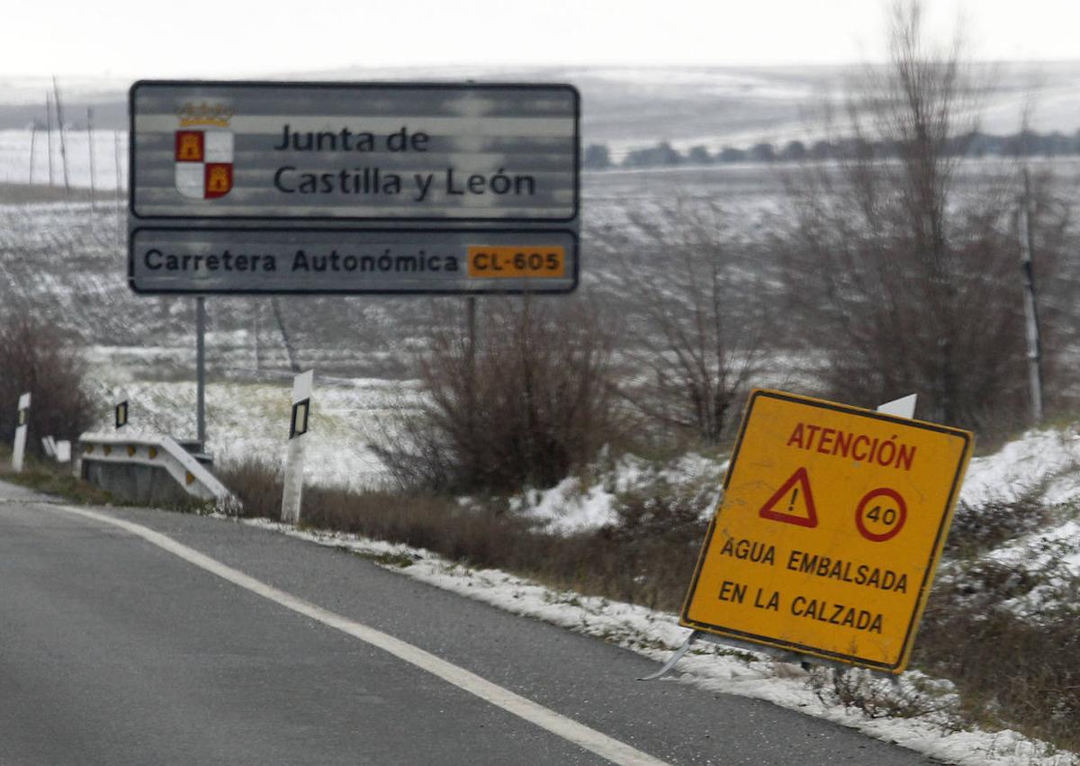 Imagen secundaria 1 - Calle de Fuentepelayo y carreteras de acceso a Santa María la Real de Nieva.