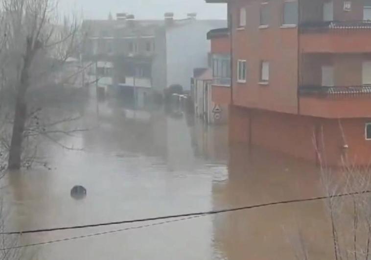 22 personas desalojadas en Viana de Cega por las inundaciones