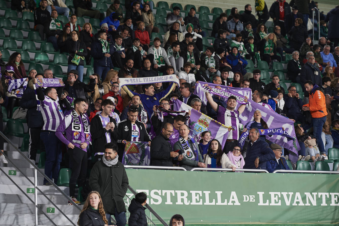 Las imágenes del partido Elche-Real Valladolid