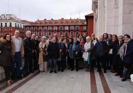 Los vecinos de castrodeza en el balcón del Ayuntamiento de Valladolid