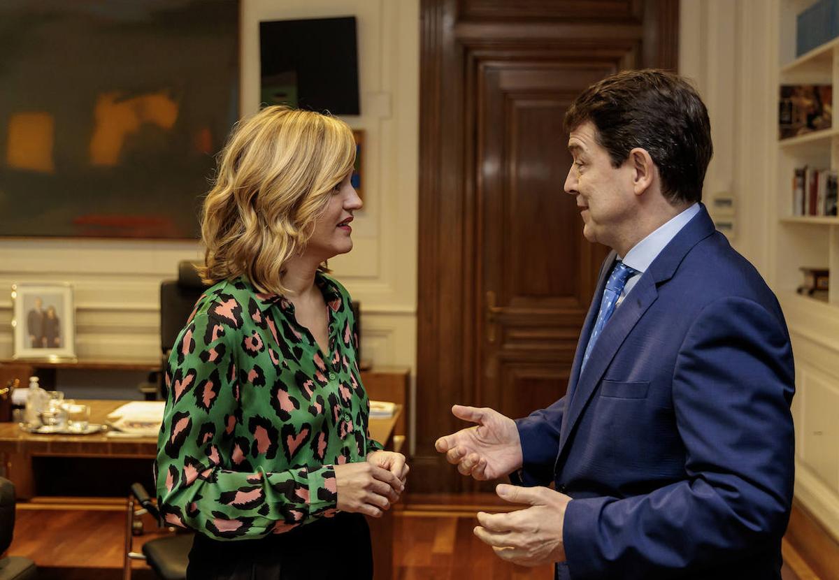 Pilar Alegría, ministra de Educación, y Alfonso Fernández Mañueco, presidente de la Junta, en su reciente encuentro.