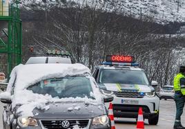 Control de la Guardia Civil en invierno.