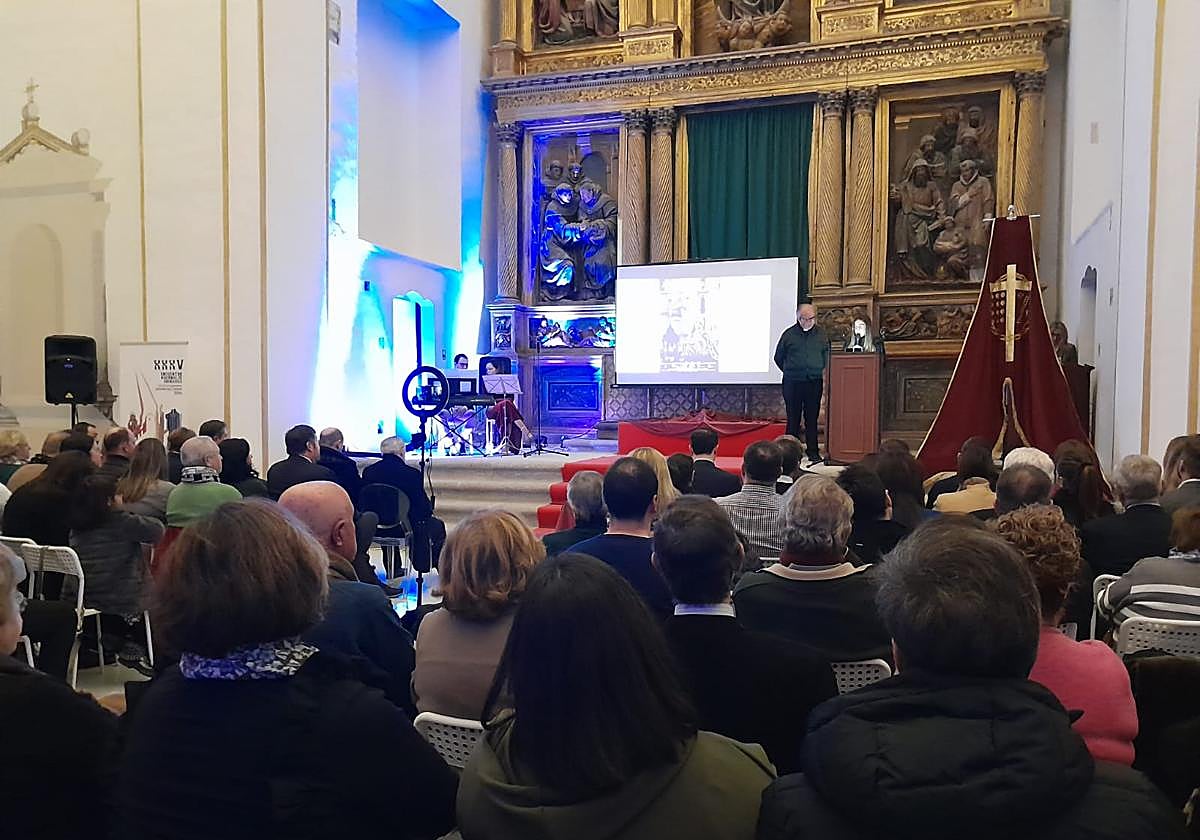 Presentación del anuario cofrade en el Simón Ruiz de Medina del Campo.