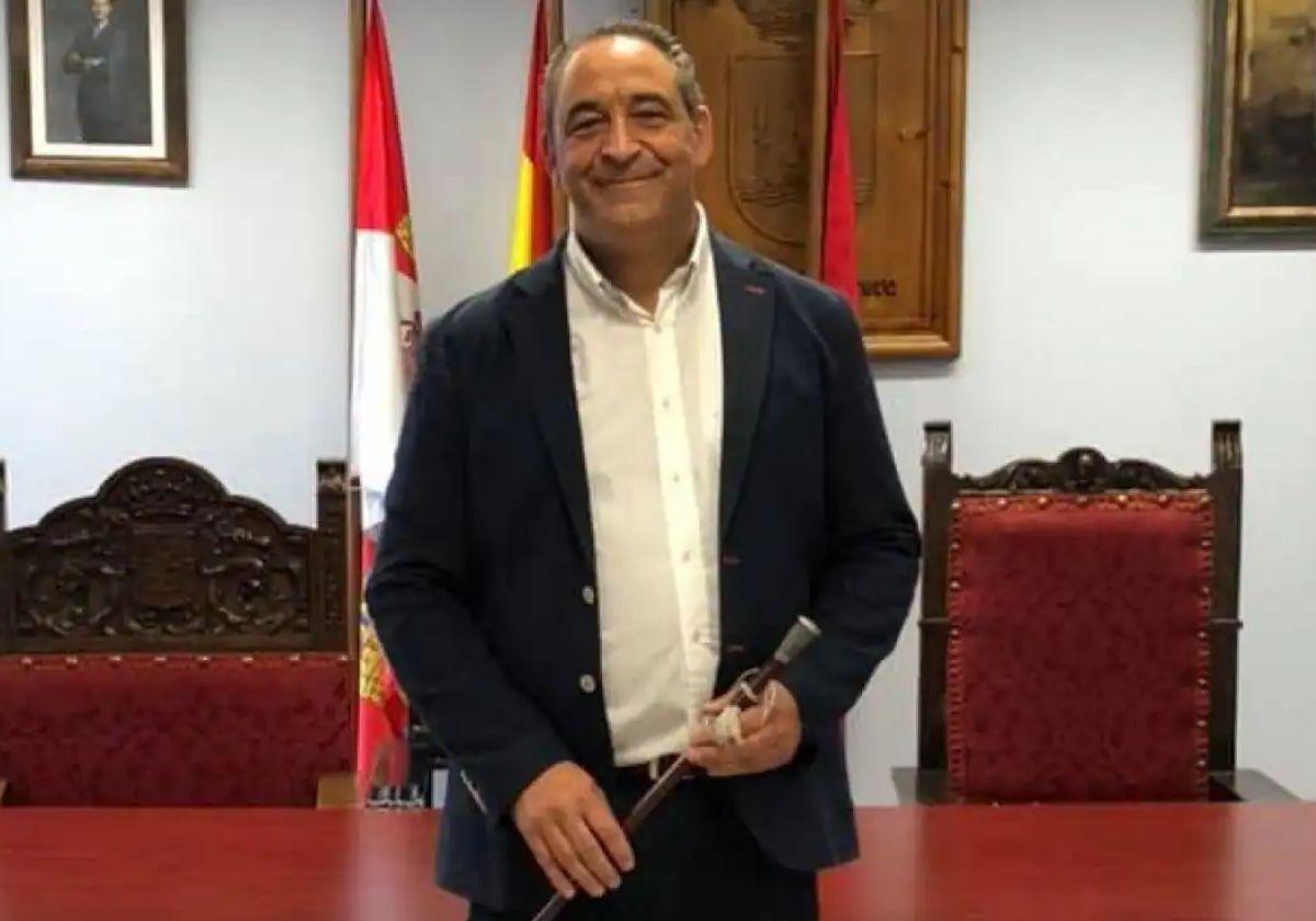 El alcalde de Renedo de Esgueva, Jesús Carlos Martín, del PP, en una imagen de archivo en el Ayuntamiento del municipio.