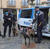 Tres perros de la Policía Local y sus guías controlarán el menudeo en institutos